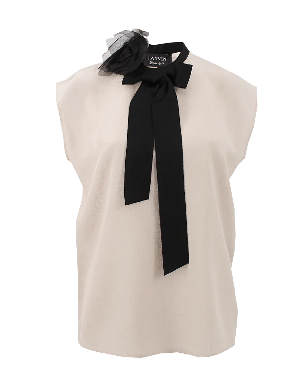 Key Hole Neck With Tie Blouse