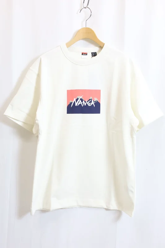 NANGA/NANGA×JERRY UKAI ECO HYBRID NANGA LOGO TEE - WHT/PINK